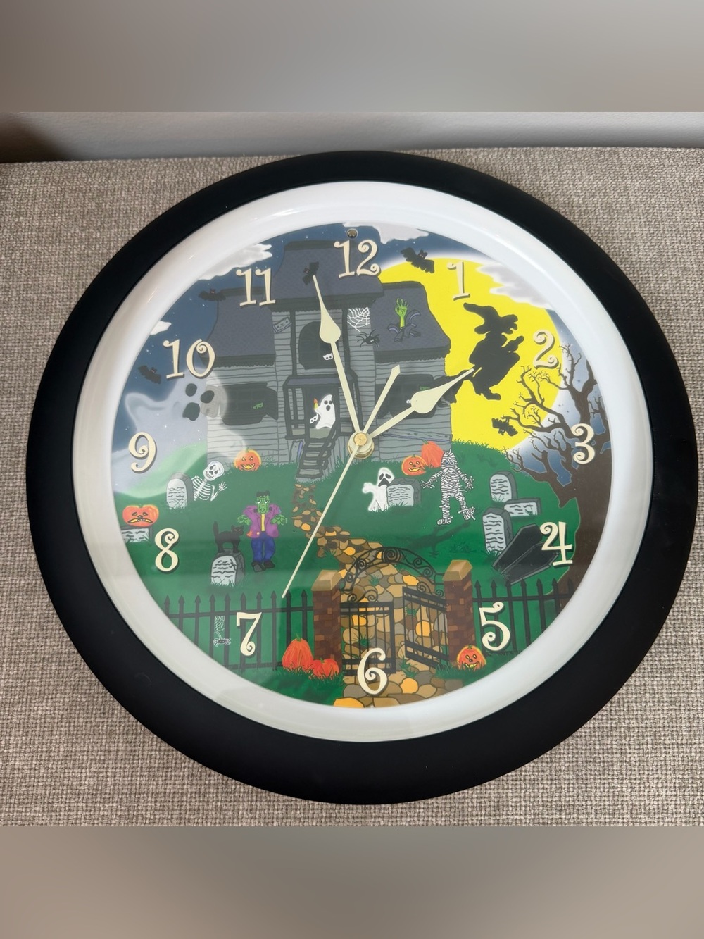 Vintage 13" Haunted Halloween Round Wall Clock Sound Effects Spooky Decor Works